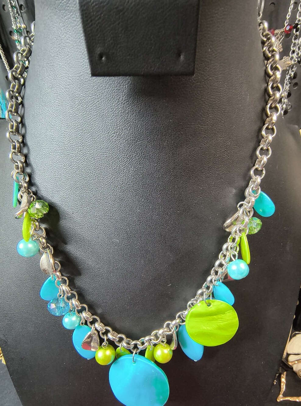 Vintage Y2K Dyed Mother of Pearl Shell Charm Necklace Blue Green Statement 18"+2